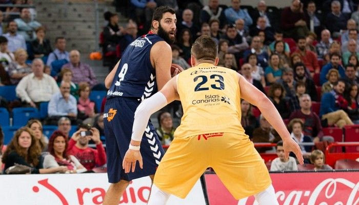 Αντίπαλοι Ολυμπιακού: Κάνει πλάκα ο Μπουρούσης