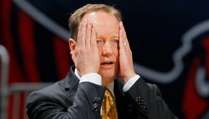 VIDEO: Η επίθεση του κόουτς στον διαιτητή, η αποβολή και η “καμπάνα”