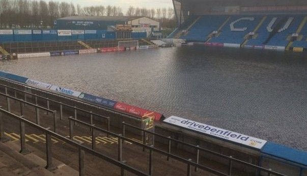 Λίμνη το γήπεδο της Κάρλαϊλ