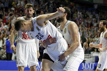 Στην κορυφή το τρίποντο του Κάρολ