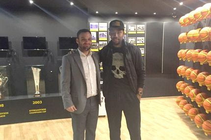 Τα βρήκε με τον Κλαρκ για το παλιό χρέος