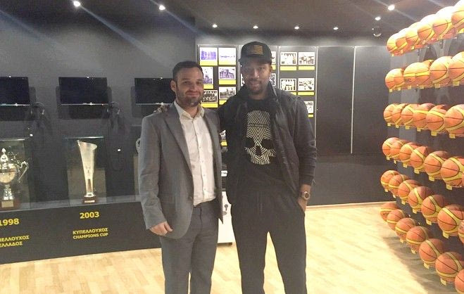 Τα βρήκε με τον Κλαρκ για το παλιό χρέος