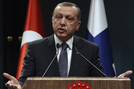 Έξαλλος Ερντογάν για τις αποδοκιμασίες του ελληνικού Εθνικού Ύμνου