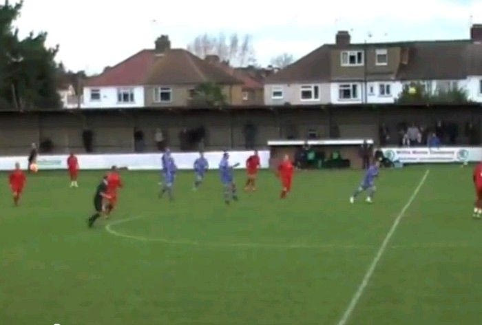 Απίστευτο γκολ πίσω από την σέντρα