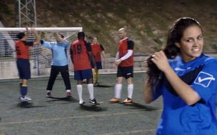 Γυναίκα ντύθηκε άντρας και “τρέλανε” τους αντιπάλους της