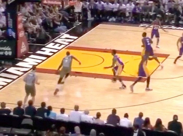 VIDEO: Αμυνα με τα μάτια οι Λέικερς. Κυριολεκτικά!