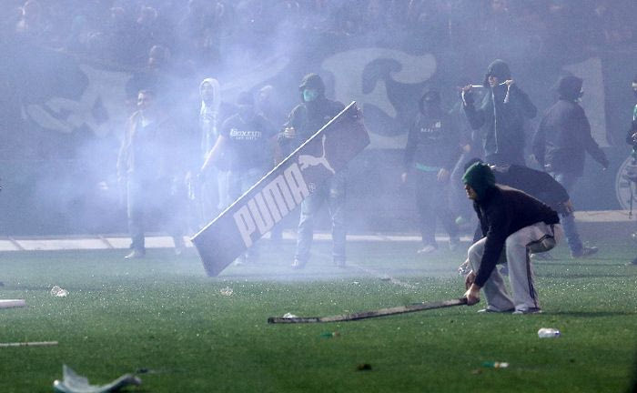 VIDEO που σοκάρει από τη Λεωφόρο: Μάχη σώμα με σώμα στη Λεωφόρο