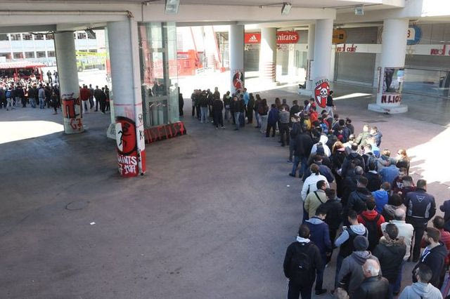 Ουρές για τα εισιτήρια με Άρσεναλ