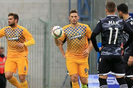 Μία σφιγμένη γροθιά δεν έφτανε