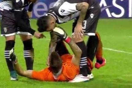 Το επεισόδιο με Πασχαλάκη: Τον έσπρωξαν και του τράβηξε το αυτί!