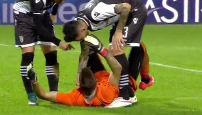 Το επεισόδιο με Πασχαλάκη: Τον έσπρωξαν και του τράβηξε το αυτί!