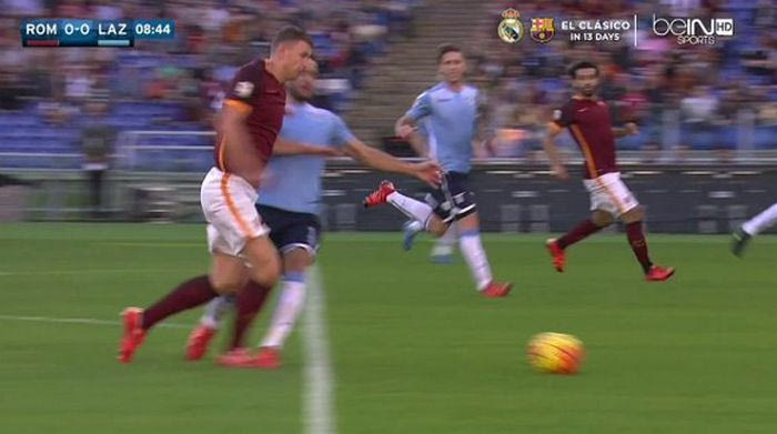 VIDEO: Το πέναλτι εκτός περιοχής που κέρδισε η Ρόμα