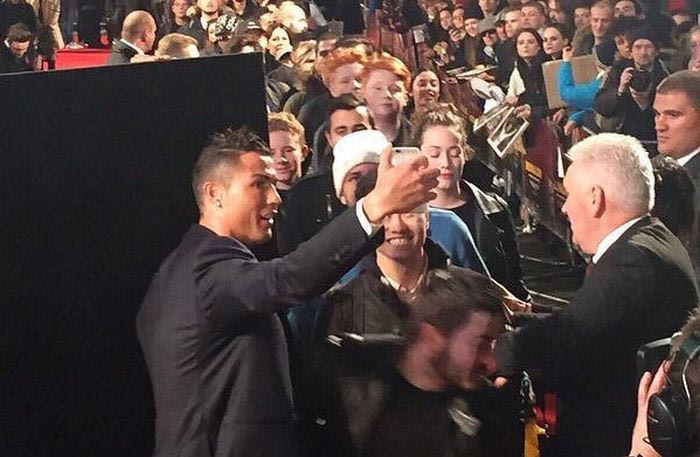 Πάει για ρεκόρ σε… selfies ο Κριστιάνο Ρονάλντο