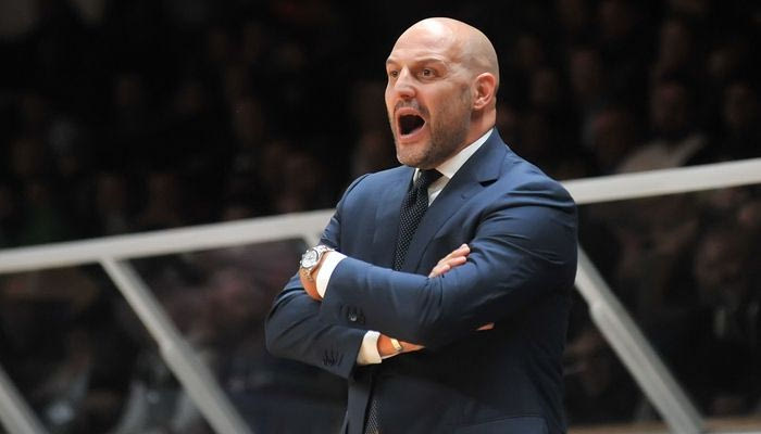 “Καλύτερα να παίζει τρομπέτα”