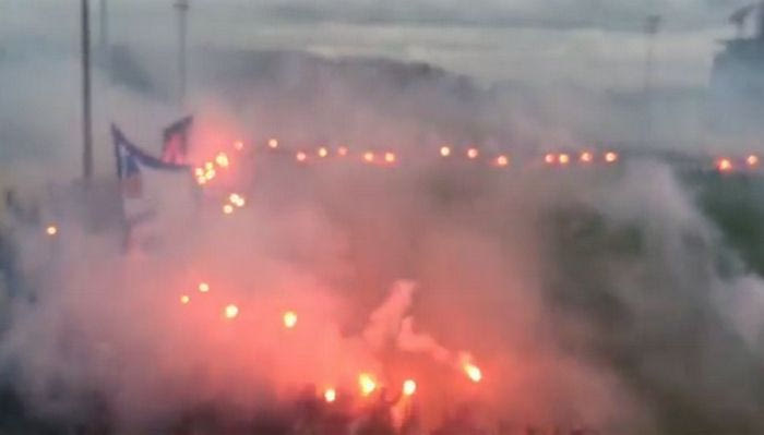 Απίστευτη ατμόσφαιρα στην προπόνηση της Σάλκε από 1500 οπαδούς