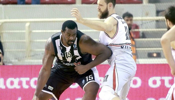 Το “ζεστό” χειροκρότημα για τον “Σόφο”