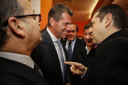 Στα αποδυτήρια της Εθνικής ο Τσίπρας