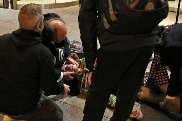 Ο γιατρός του Ολυμπιακού βοήθησε οπαδό στο Μόναχο