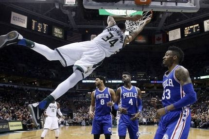 Συγκλονιστική εμφάνιση από Αντετοκούνμπο