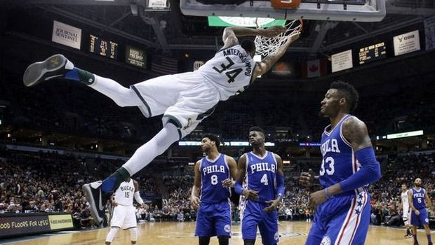 Συγκλονιστική εμφάνιση από Αντετοκούνμπο