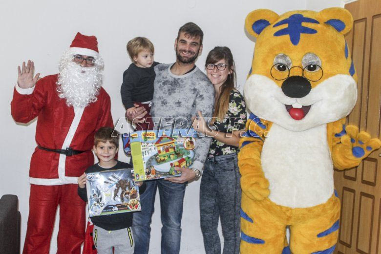 SANTA… ASTERAS: Δώρα από την καμινάδα!