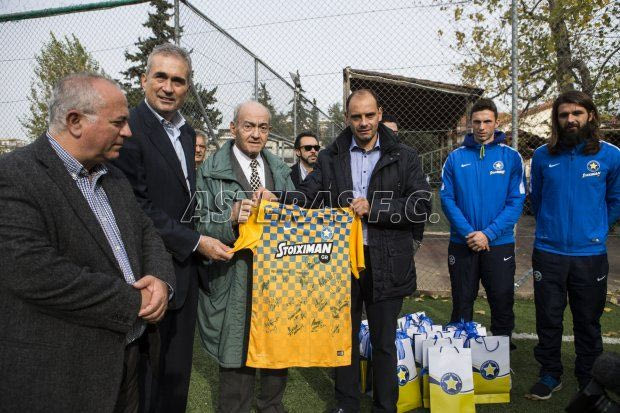 Μοίρασαν χαμόγελα στο “Σικιαρίδειο Ίδρυμα” Αστέρας και Stoiximan.gr