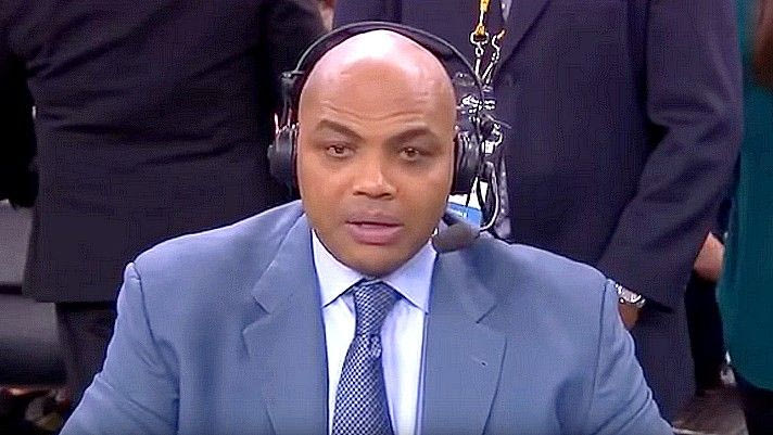 VIDEO: O Mπάρκλεϊ κατακεραυνώνει τον Τραμπ σε ζωντανή μετάδοση