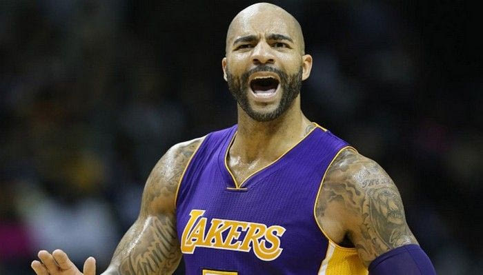 Σε συζητήσεις με Μπούζερ οι Μπακς