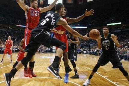 Το πάλεψε ο Giannis, ήττα για Μπακς