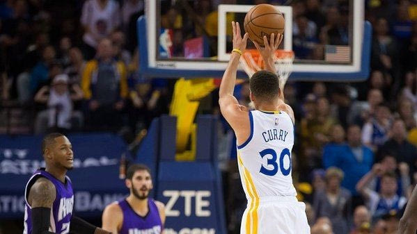 Triple-double μαγεία από Κάρι