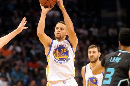 Βαριά ήττα για Μπακς, νέο σόου από Κάρι