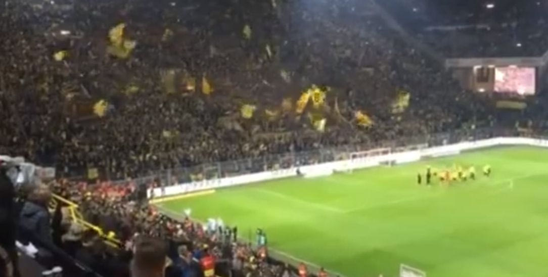 Jingle Bells από παίκτες και οπαδούς της Ντόρτμουντ