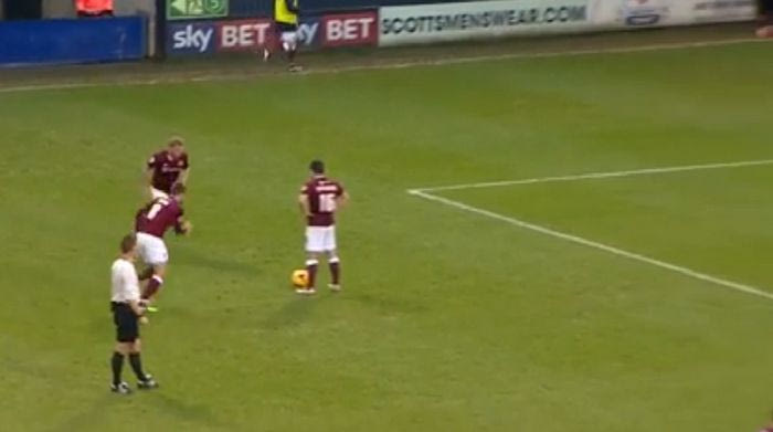 Τρομερή κομπίνα σε εκτέλεση φάουλ στην Αγγλία