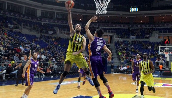 Άγγιξε τους 100 η Φενέρμπαχτσε, ο Γκρέιντζερ πήρε από το χέρι την Εφές