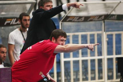 VIDEO: Ο τρελο-πρόεδρος της Κράσνι Όκτιαμπρ έπαιξε και σκόραρε!
