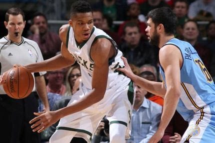 Ο Αντετοκούνμπο νίκησε τον Παπανικολάου, ασταμάτητοι οι Γουόριορς