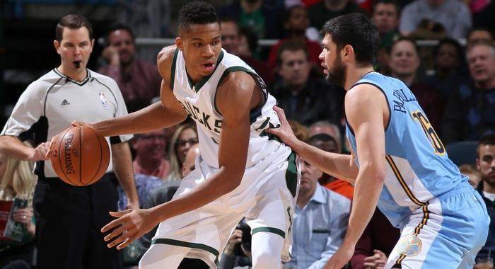 Ο Αντετοκούνμπο νίκησε τον Παπανικολάου, ασταμάτητοι οι Γουόριορς