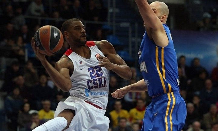 VIDEO: Το buzzer beater του Χίγκινς από το κέντρο