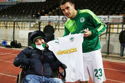 Έδωσε χαρά σε παιδί με ειδικές ανάγκες ο Καλτσάς