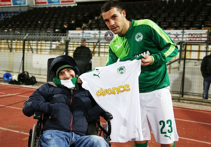 Έδωσε χαρά σε παιδί με ειδικές ανάγκες ο Καλτσάς