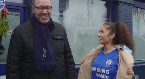 Ζητούσε από οπαδούς της Τότεναμ να τη φιλήσουν φορώντας μπλούζα της Τσέλσι