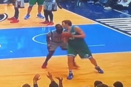 Στον Νοβίτσκι δεν σφυρίζονται βήματα!