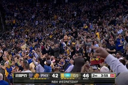 Τρελάθηκαν οι οπαδοί των Γουόριορς με την “τυφλή” πάσα του Κάρι