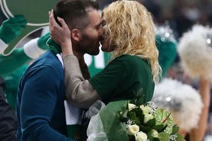 Πρόταση γάμου στο ΟΑΚΑ