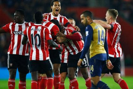 Boxing Day: Κατέρρευσε η Άρσεναλ, “στοπ” της Λίβερπουλ σε Λέστερ, με το “αριστερό” ο Χίντινκ