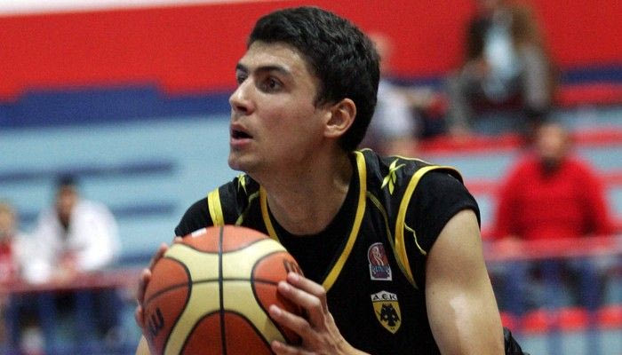 Ανακοίνωσε Κοχαντάρεβιτς και Στεφάνοφ