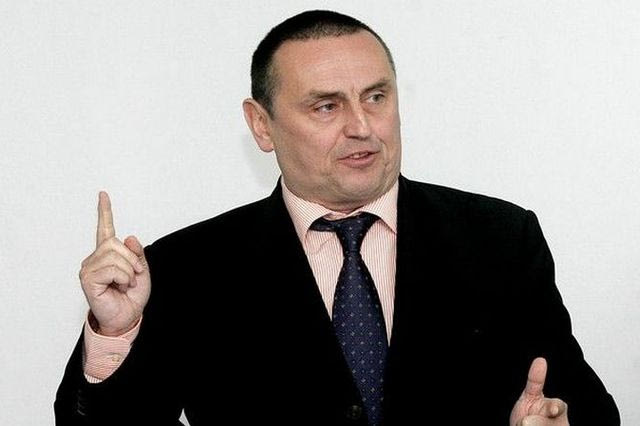 Αντικαταστάτης του Κοντοβαζαινίτη ο Στράτος