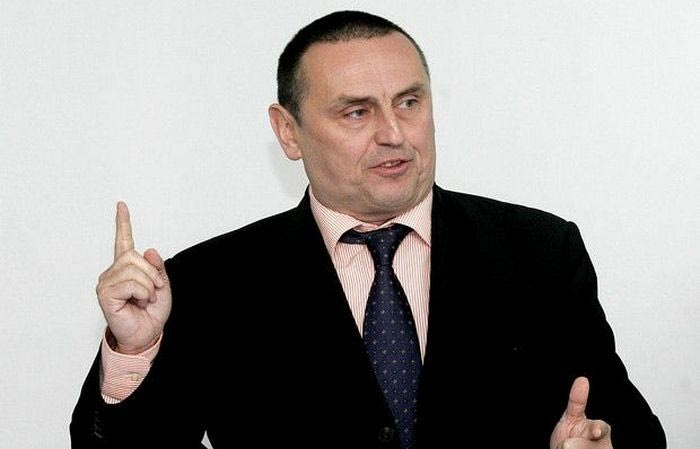 Αντικαταστάτης του Κοντοβαζαινίτη ο Στράτος
