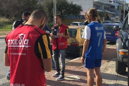 Οι παίκτες της ΑΕΚ… πωλητές του περιοδικού “Σχεδία”