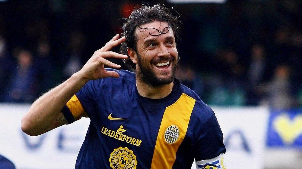 Κρεμάει τα ποδοσφαιρικά παπούτσια του ο Τόνι